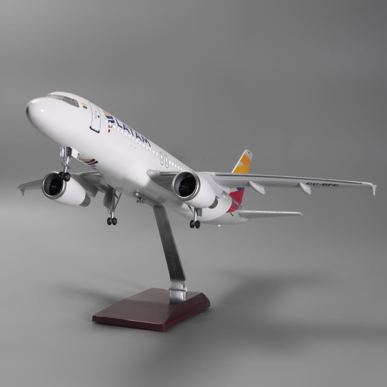LATAM A320 - Edición especial - Colombia - 47cm - LED