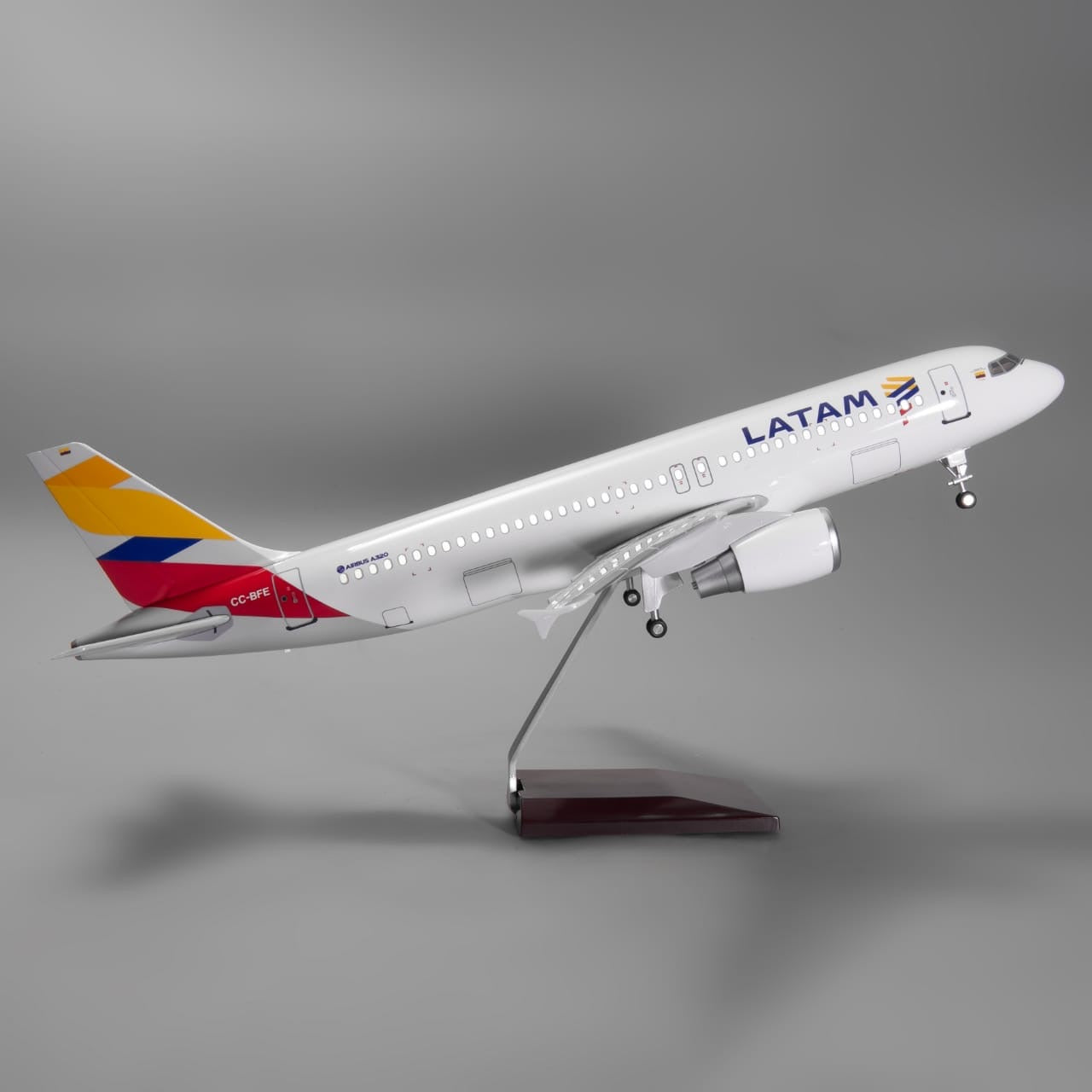 LATAM A320 - Edición especial - Colombia - 47cm - LED