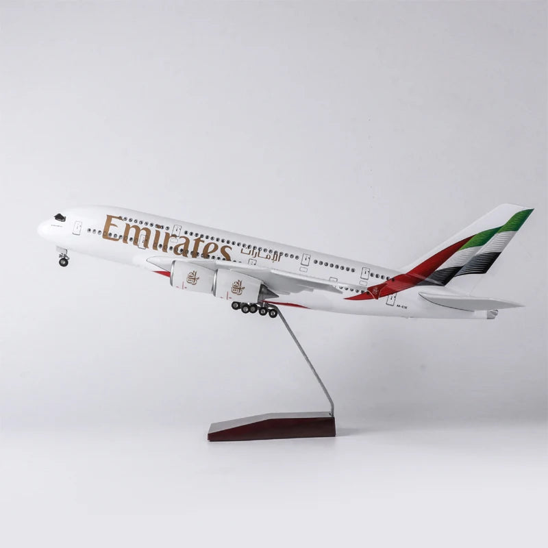 EMIRATES A380 - MODELO NUEVO - ESCALA 1/160 - 46CM - CON LUCES