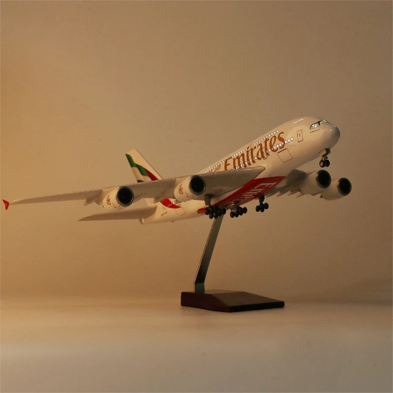 EMIRATES A380 - MODELO NUEVO - ESCALA 1/160 - 46CM - CON LUCES