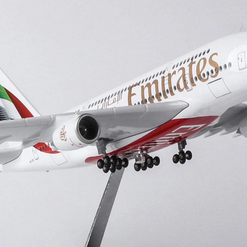 EMIRATES A380 - MODELO NUEVO - ESCALA 1/160 - 46CM - CON LUCES
